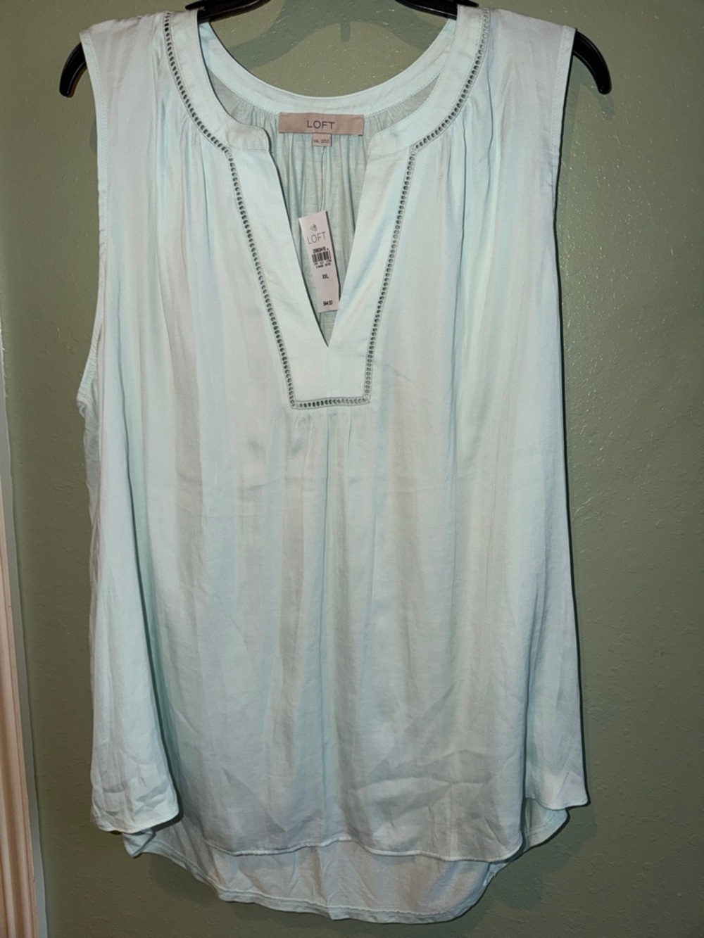 LOFT NWT$44 Light Mint Sleeveless V-Neck Tunic Camisole